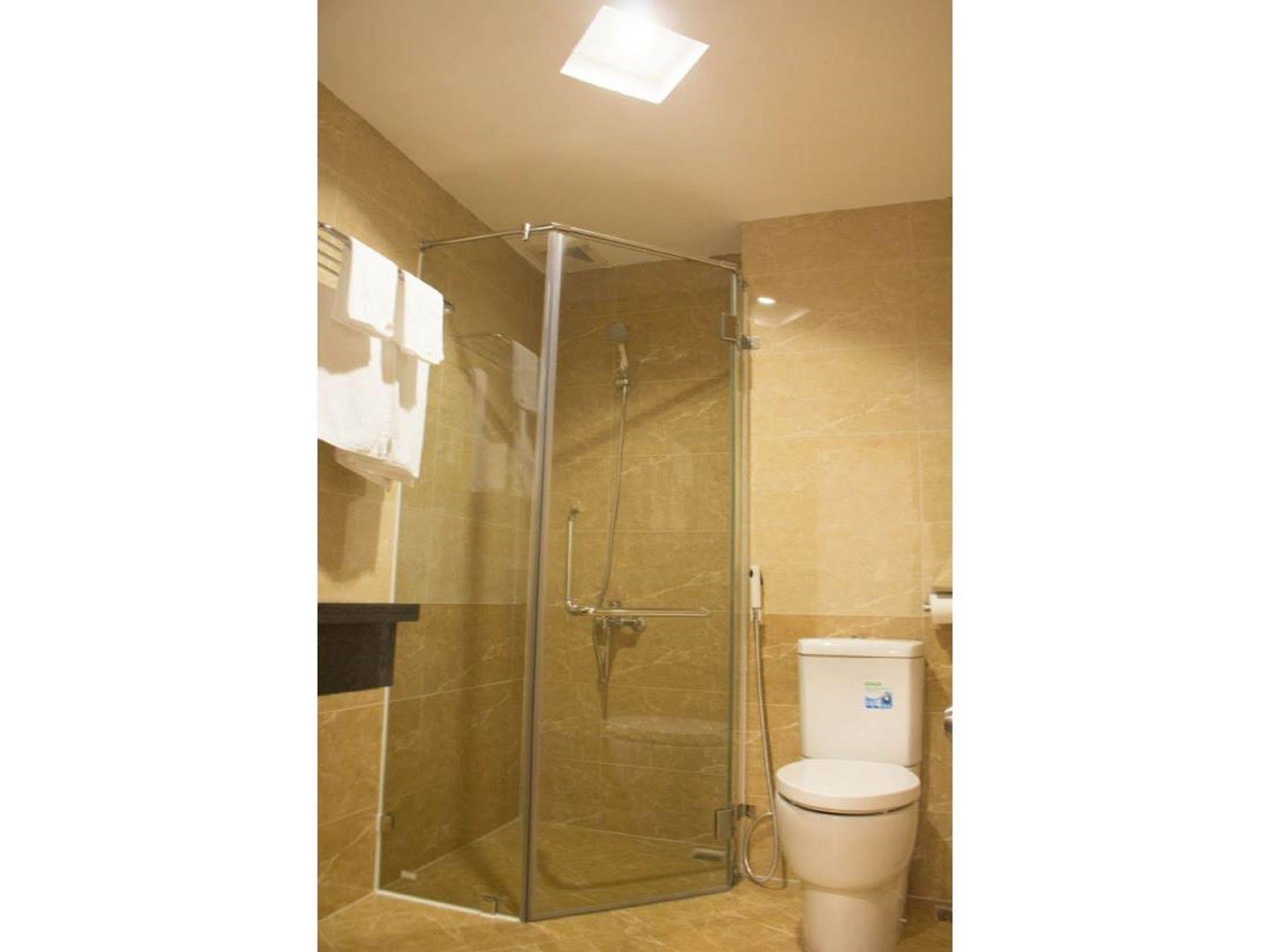 Reddoorz Plus New Sun Hotel Хошимин Екстериор снимка