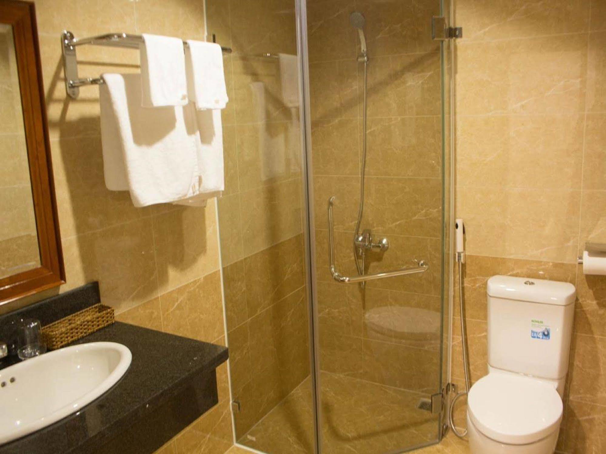 Reddoorz Plus New Sun Hotel Хошимин Екстериор снимка