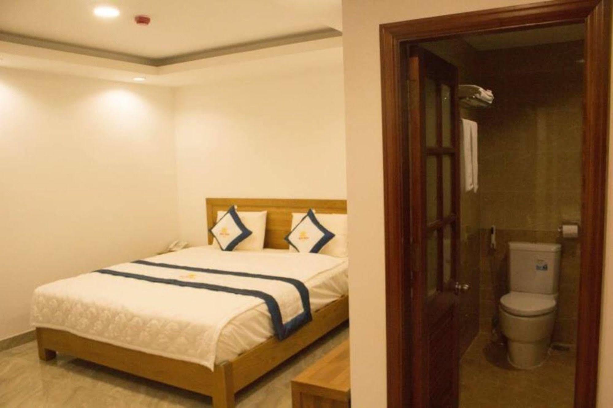 Reddoorz Plus New Sun Hotel Хошимин Екстериор снимка
