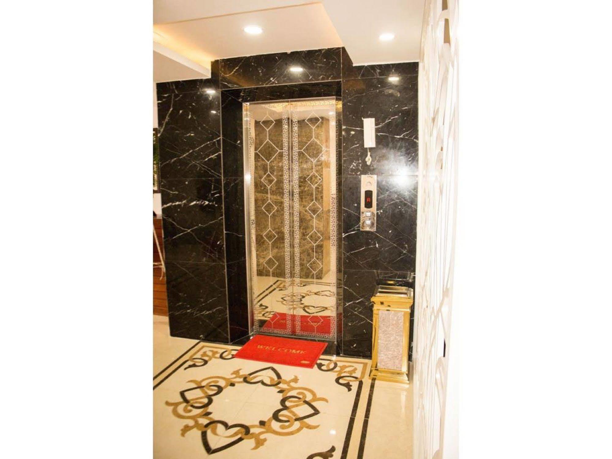 Reddoorz Plus New Sun Hotel Хошимин Екстериор снимка